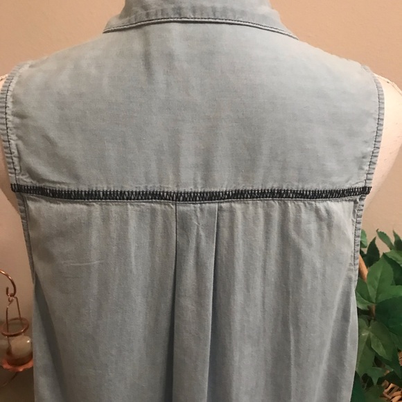 Mudd Sleeveless Snap Front Blouse - Picture 6 of 8